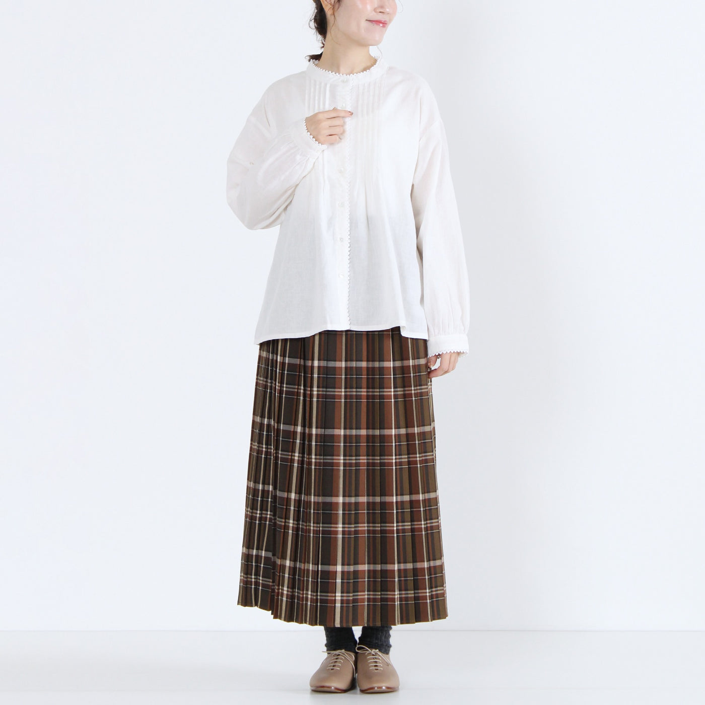 綿麻混 ピコレースピンタックブラウス 平織り生地使用