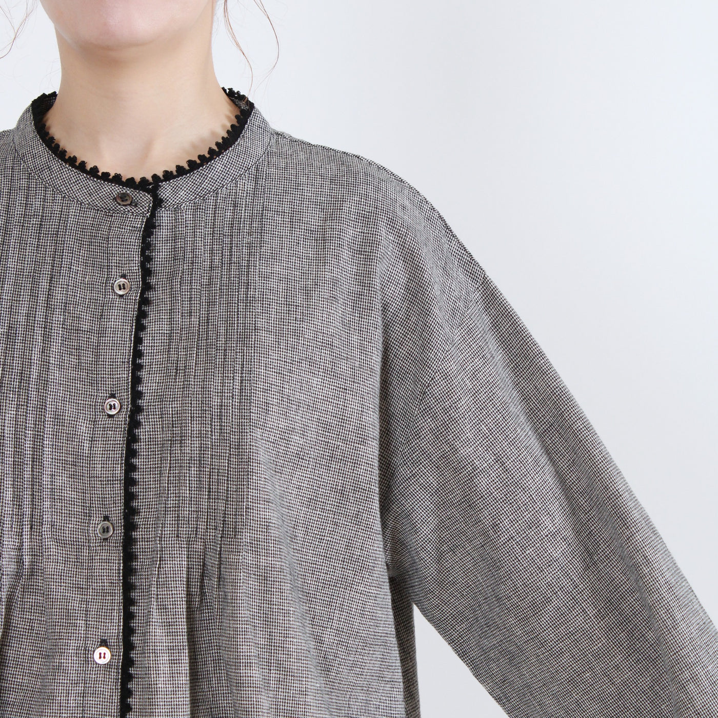 綿麻混 ピコレースピンタックブラウス 平織り生地使用