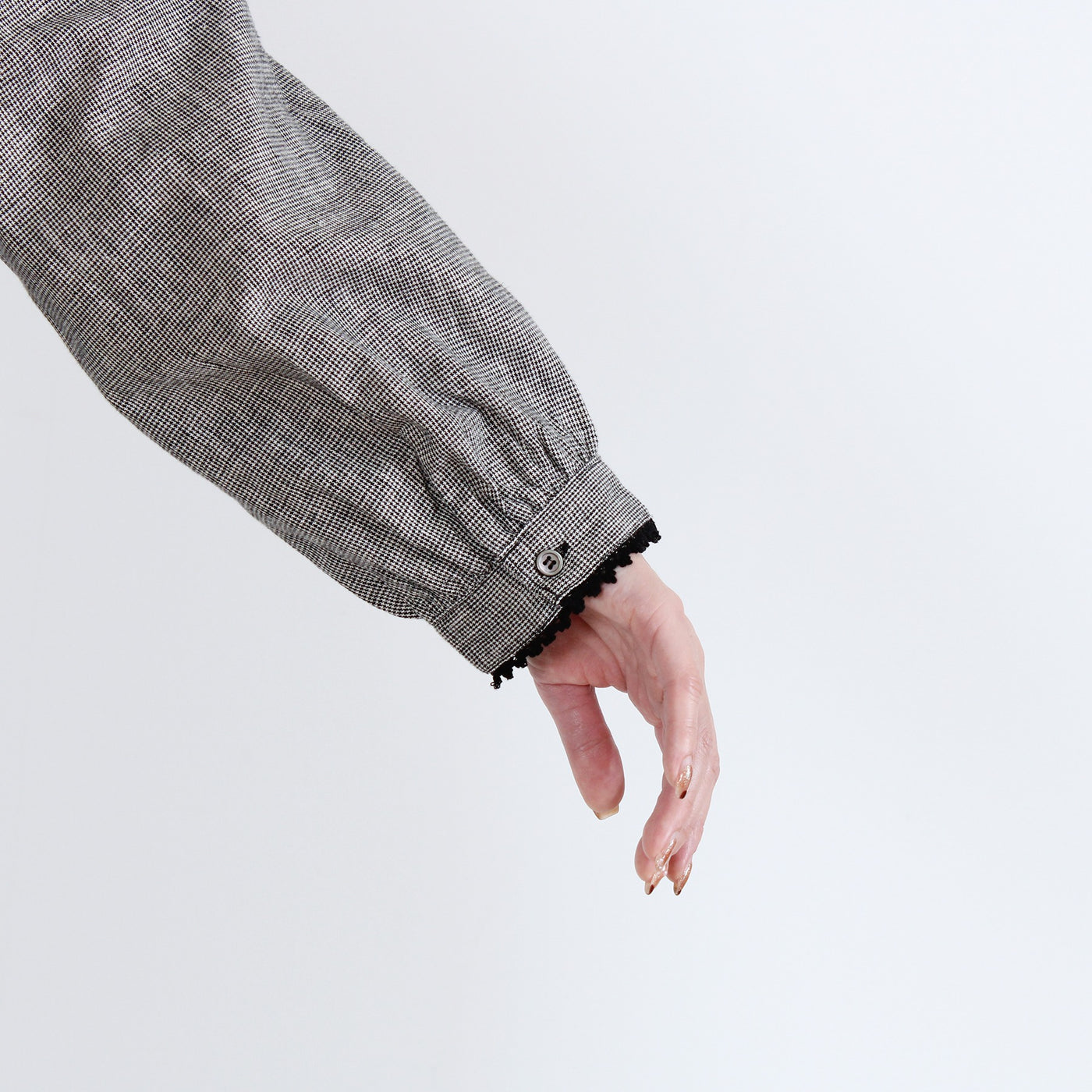 綿麻混 ピコレースピンタックブラウス 平織り生地使用