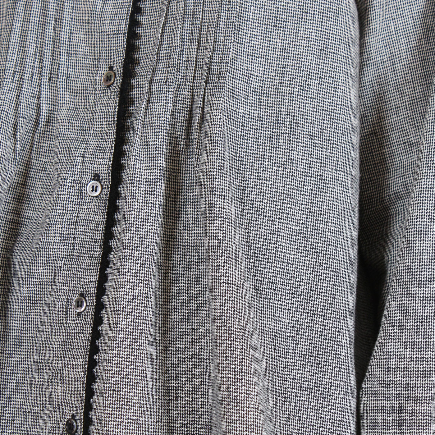 綿麻混 ピコレースピンタックブラウス 平織り生地使用