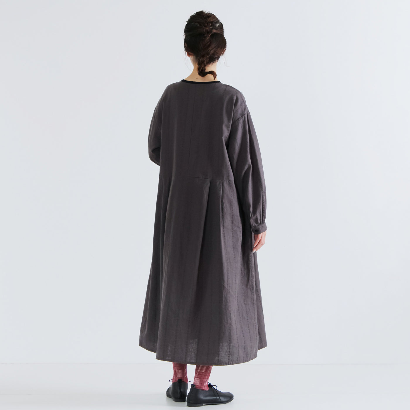 綿麻混 総刺繍切り替えワンピース コットンリネン平織り生地使用