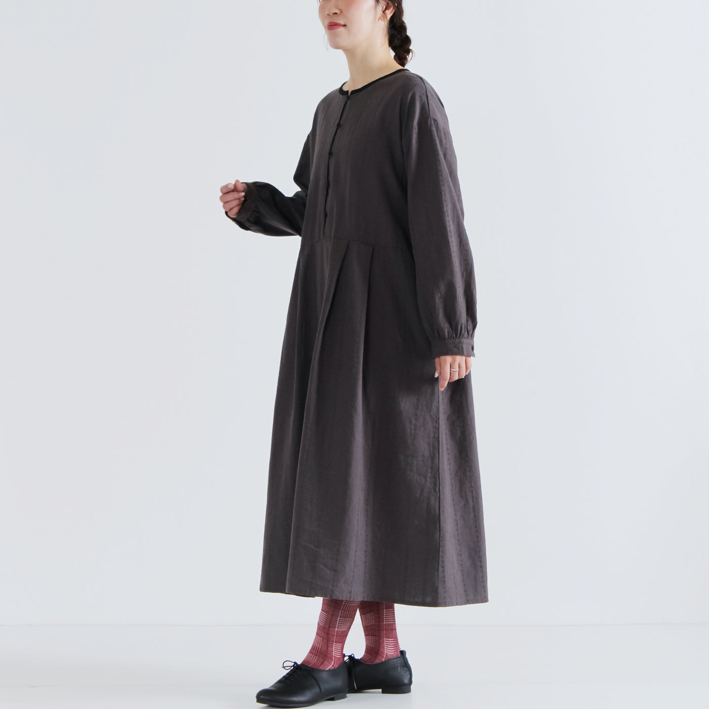 綿麻混 総刺繍切り替えワンピース コットンリネン平織り生地使用