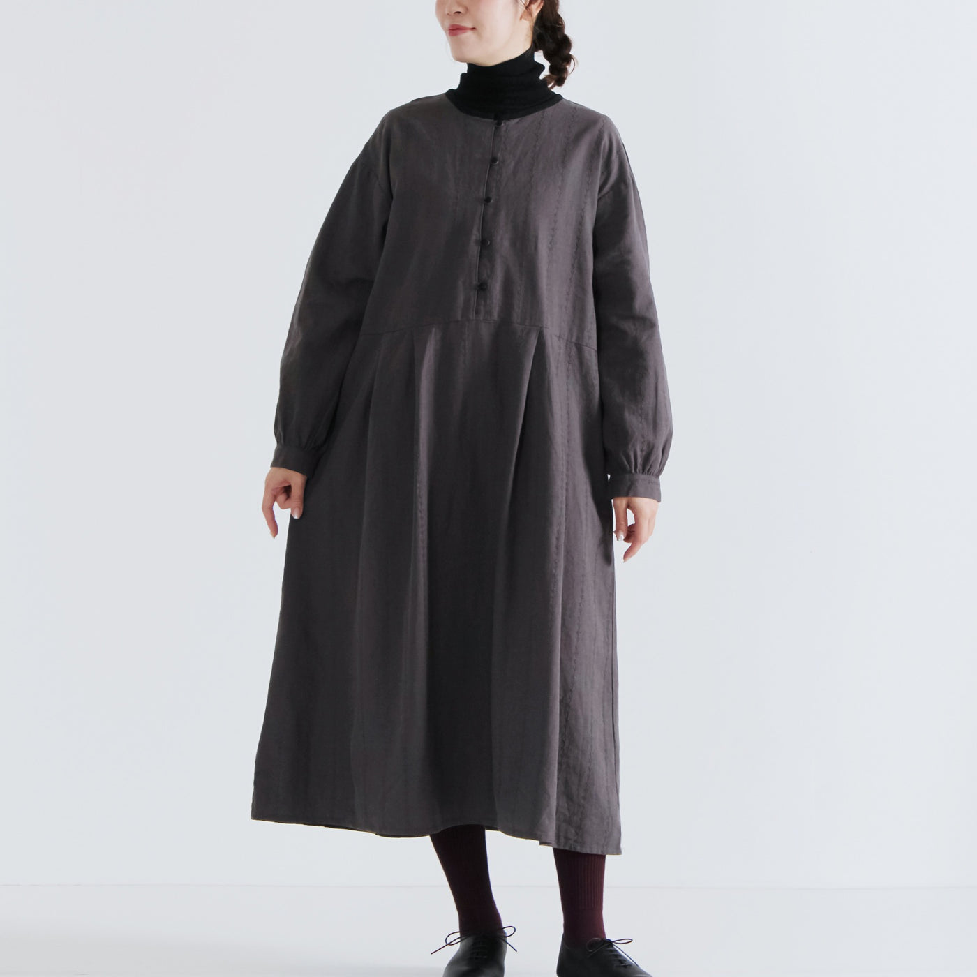 綿麻混 総刺繍切り替えワンピース コットンリネン平織り生地使用