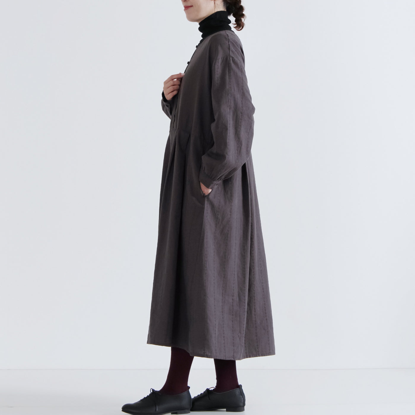 綿麻混 総刺繍切り替えワンピース コットンリネン平織り生地使用