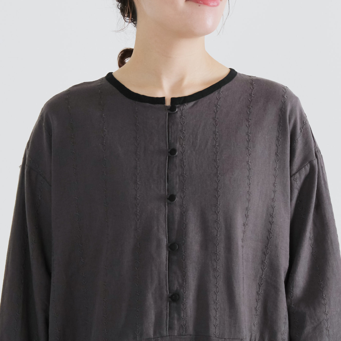 綿麻混 総刺繍切り替えワンピース コットンリネン平織り生地使用