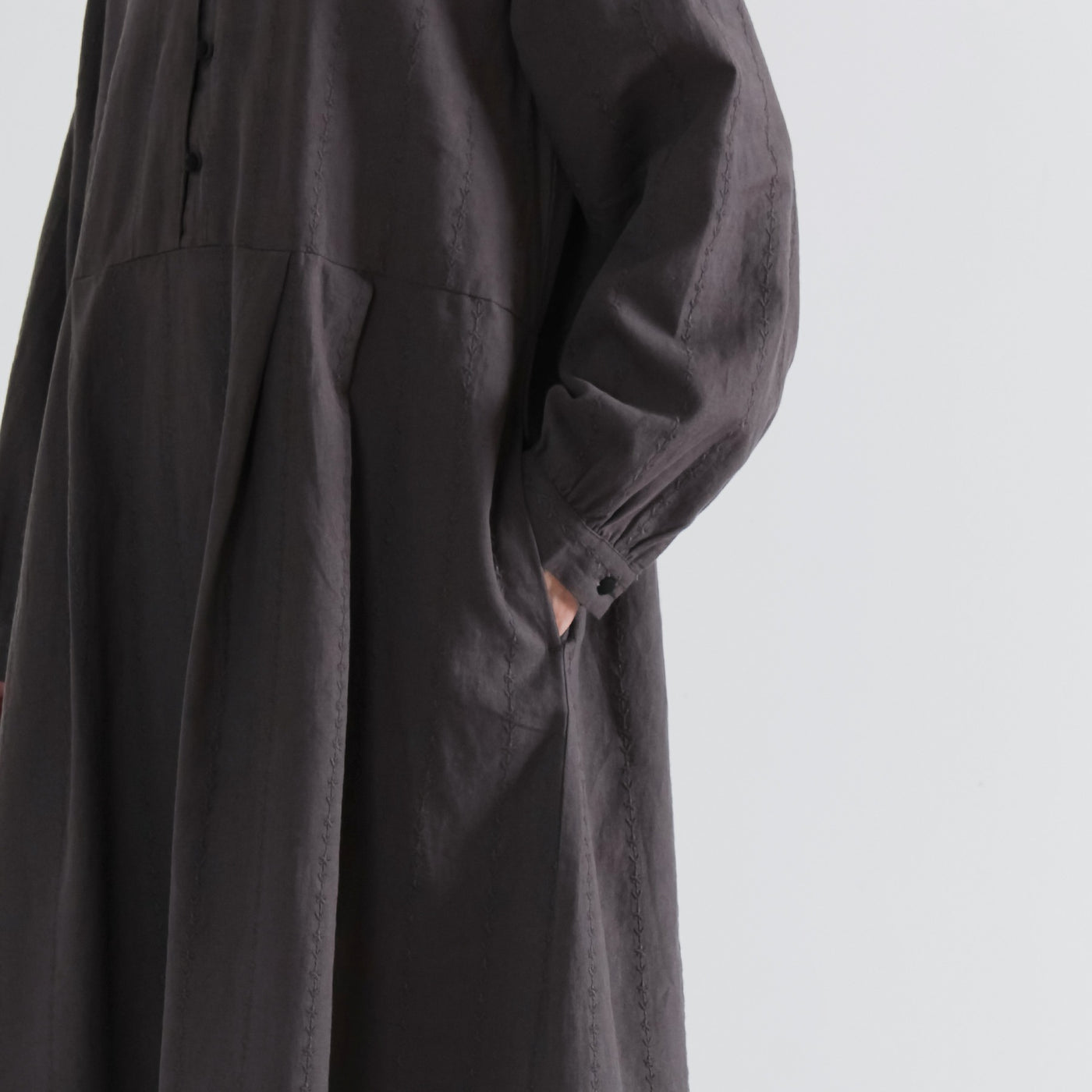 綿麻混 総刺繍切り替えワンピース コットンリネン平織り生地使用