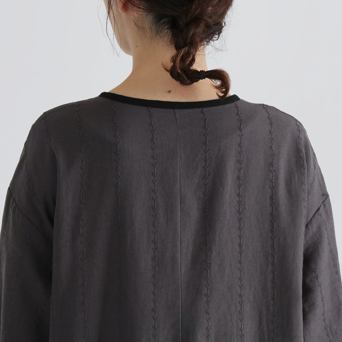 綿麻混 総刺繍切り替えワンピース コットンリネン平織り生地使用