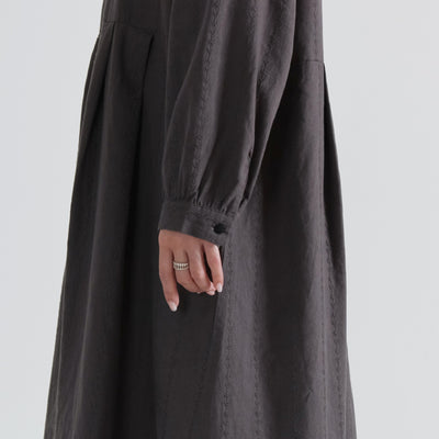 綿麻混 総刺繍切り替えワンピース コットンリネン平織り生地使用