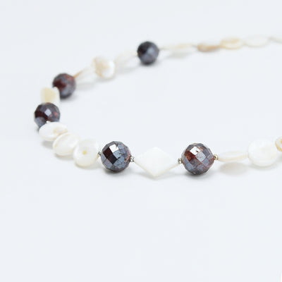 Bubbles from Ocean 天然石 ネックレス マザーオブパール レッドガーネット シルバー
