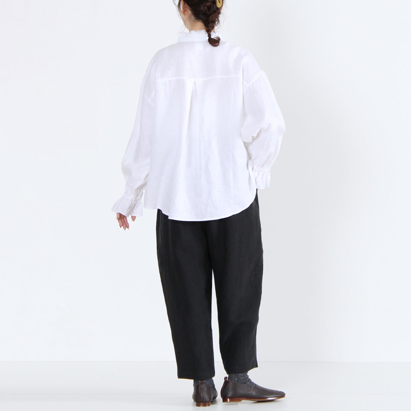 麻100% フリルカラーブラウス 強撚リネン使用