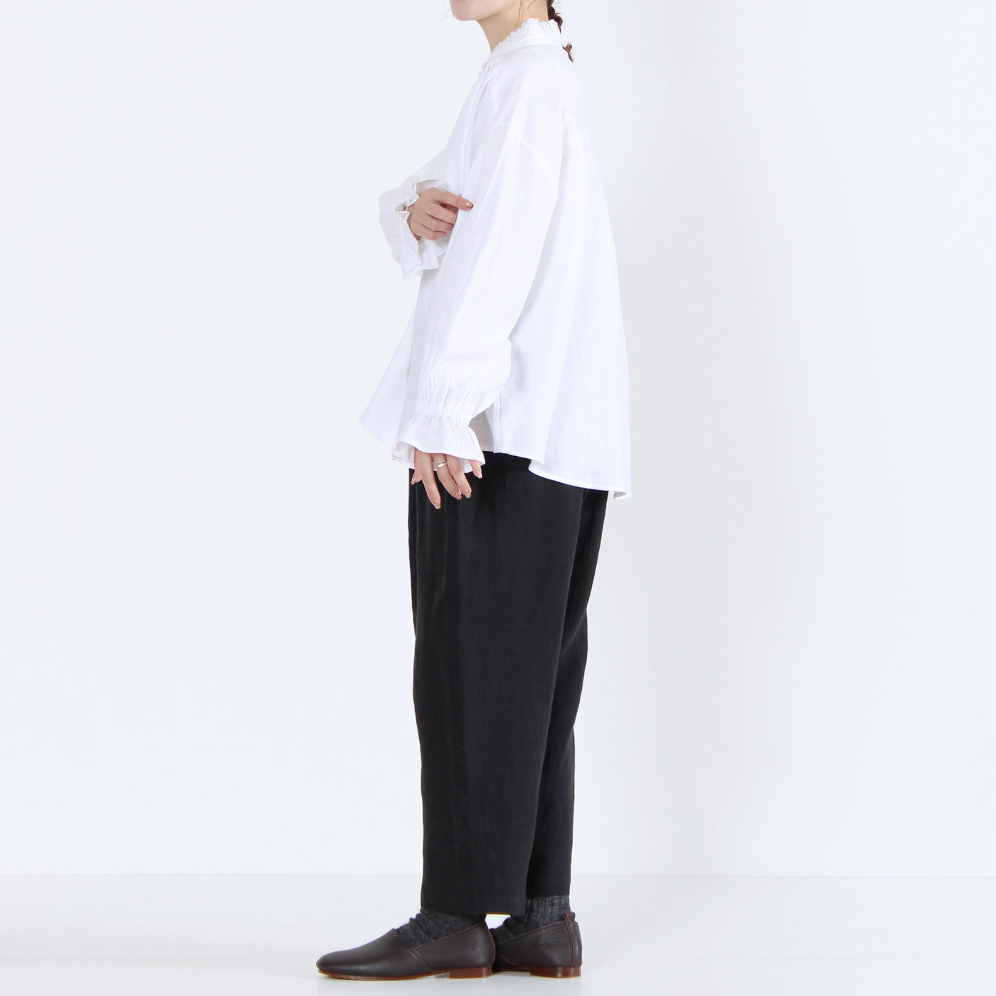 麻100% フリルカラーブラウス 強撚リネン使用