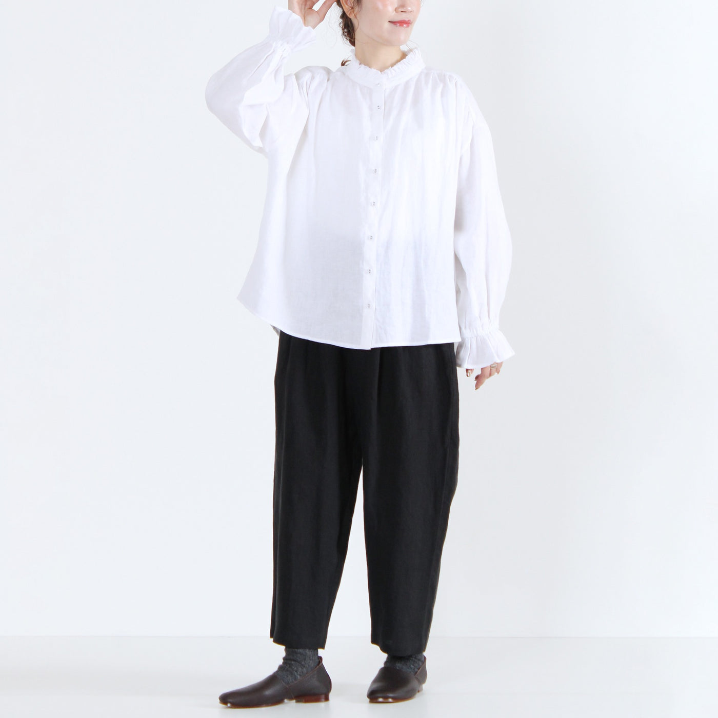 麻100% フリルカラーブラウス 強撚リネン使用