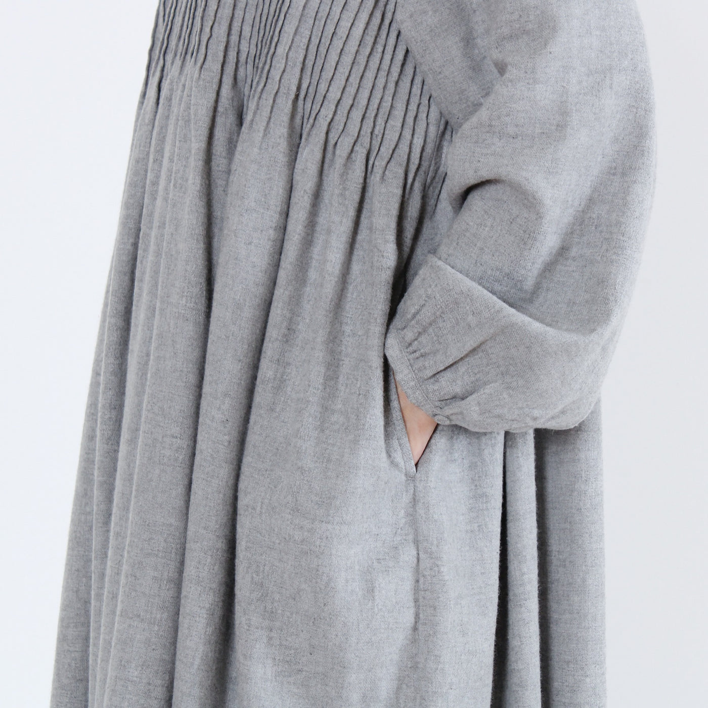 綿100% ピンタックワンピース コットンビエラ起毛使用