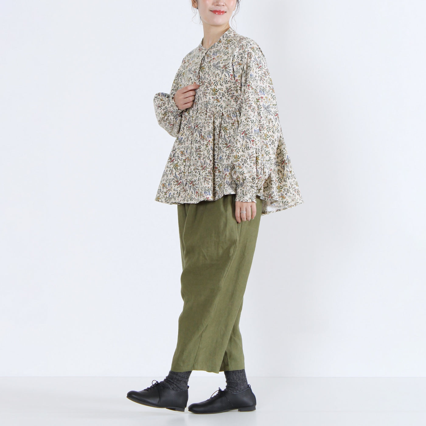 綿100% ウエストギャザー シャーリング袖ブラウス 21ウェルコーデュロイ使用